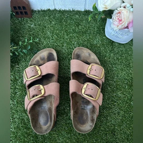Birkenstock
Arizona Big Buckle-Nubuck Leather
$170 37 US 6-6.5 
Old Rose Nubuck - Picture 12 of 16